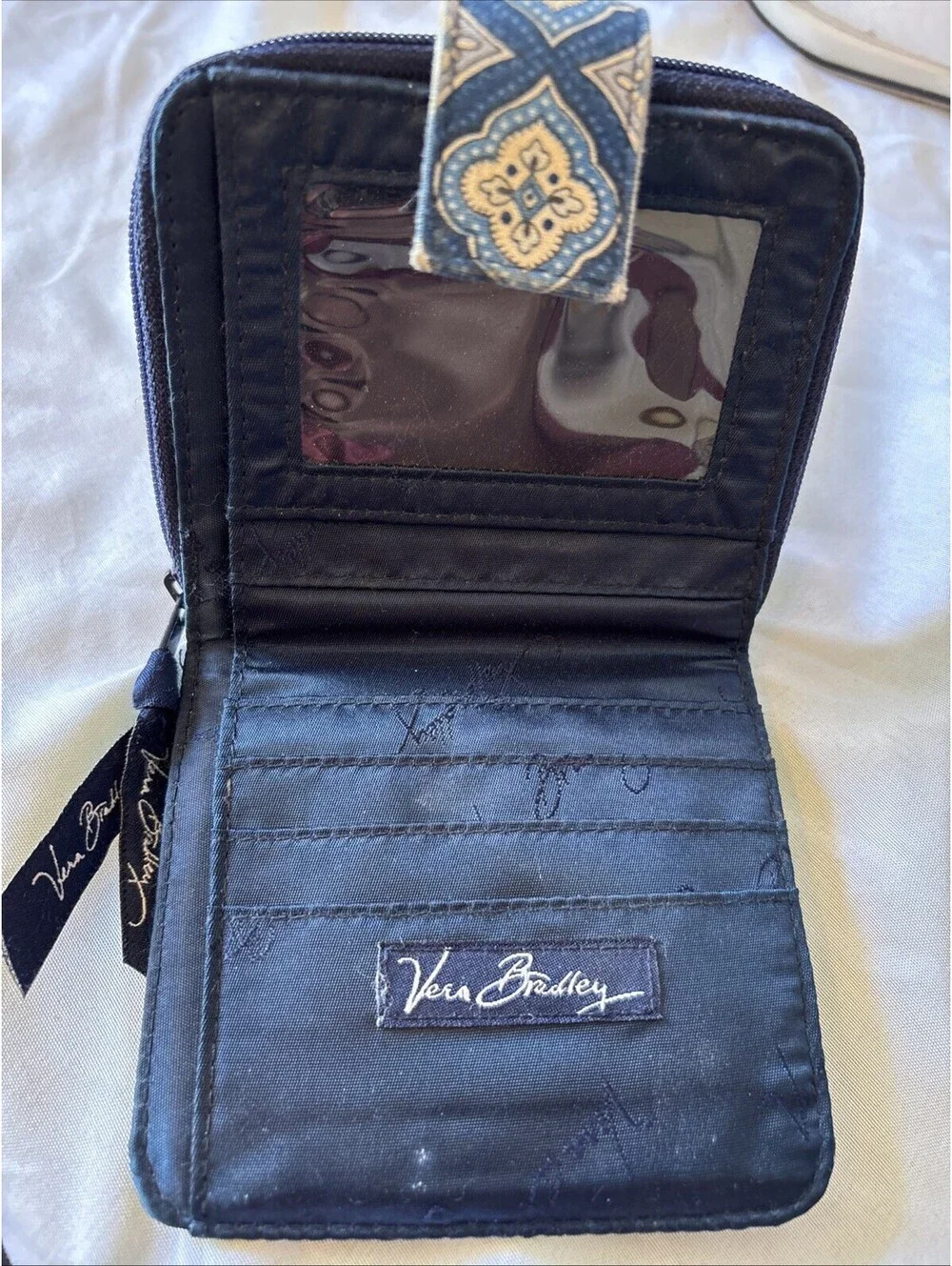 VERA BRADLEY  RETIRED BIFOLD WALLET.
